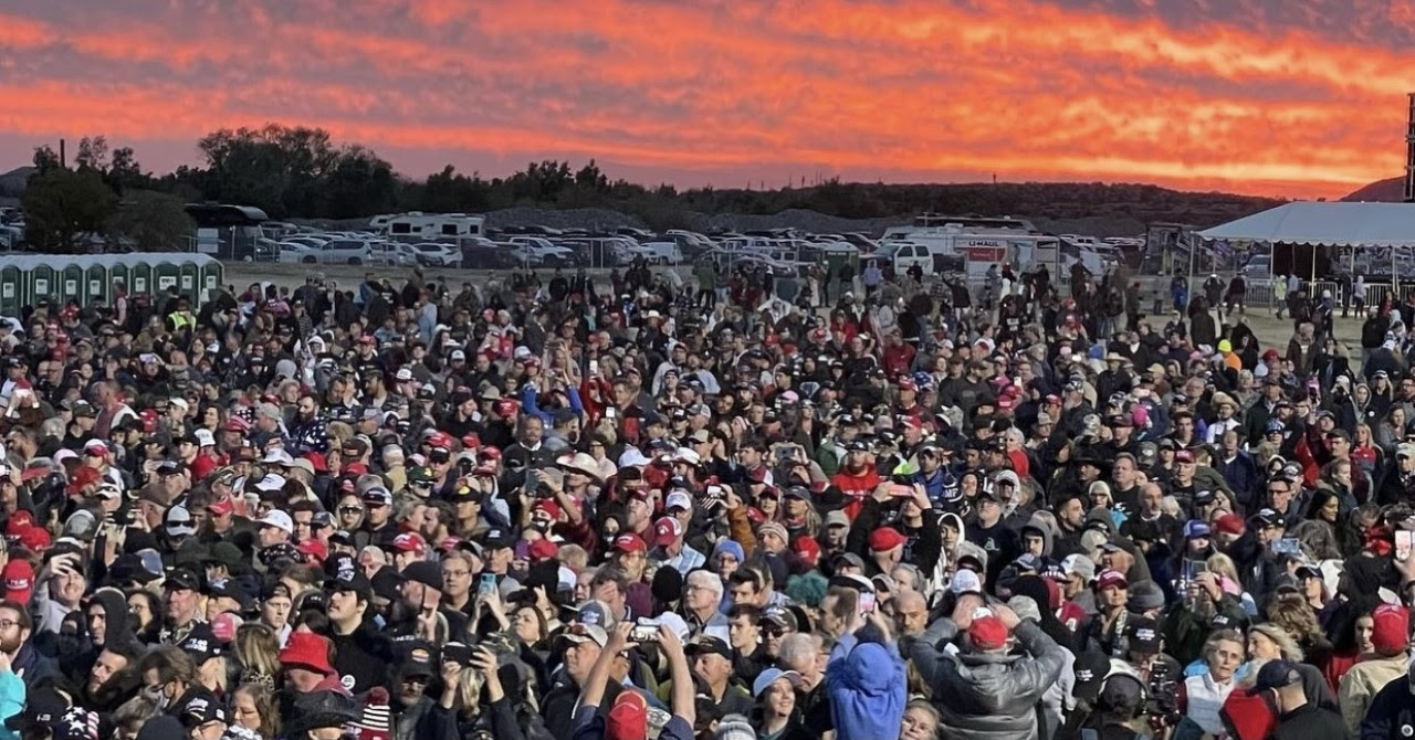 crowd at trump rally in arizona